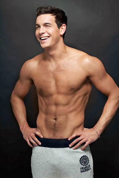 Mario Casas, desnudo