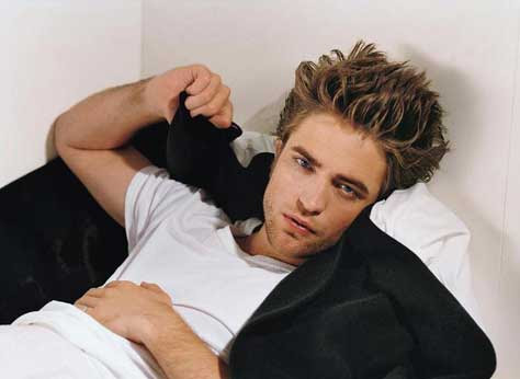 Robert Pattinson, en la cama