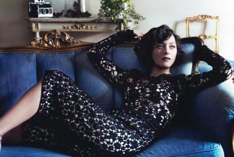 Marion Cotillard, en el sofa