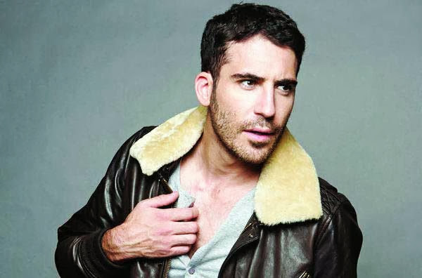 Miguel Ángel Silvestre, desnudo