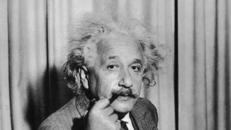Albert Einstein, con pipa