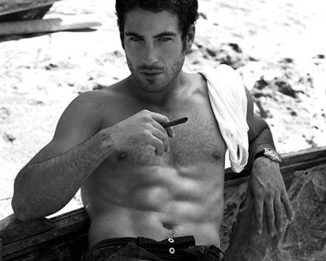 Miguel Ángel Silvestre, blanco y negro