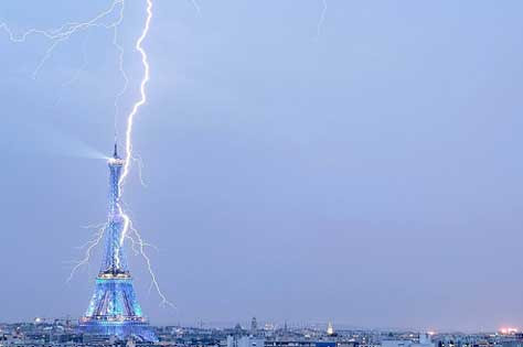 Tour Eiffel, con rayo