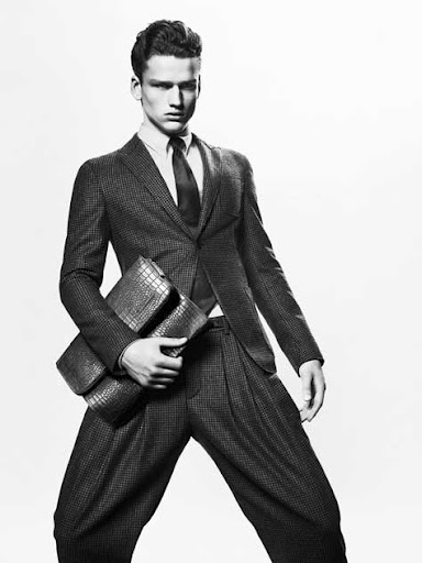 Simon Nessman, blanco y negro