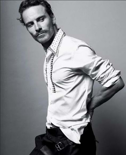 Michael Fassbender blanco y negro