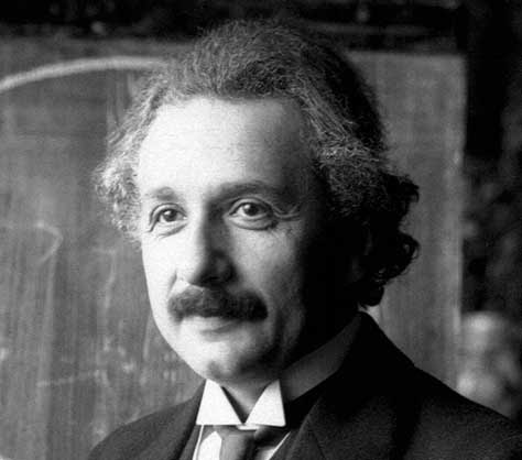 Albert Einstein, sonriente