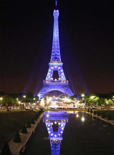 La Torre Eiffel de París en Navidad