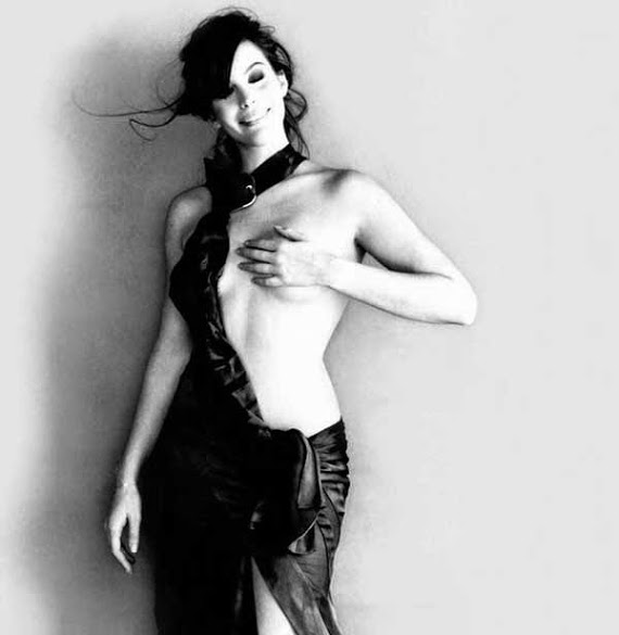 Liv Tyler, semidesnuda