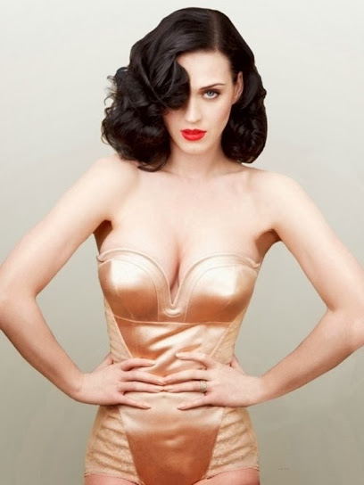 Katy Perry, desnuda posando