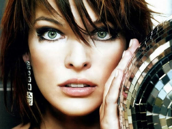 Milla Jovovich, desnuda