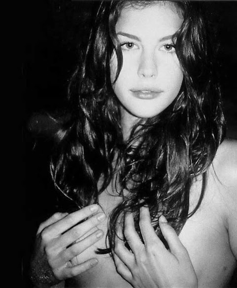 Liv Tyler, desnuda