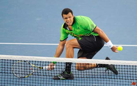 Jo-Wilfried Tsonga voleando