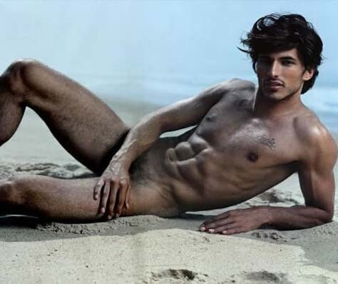 Andrés Velencoso, desnudo