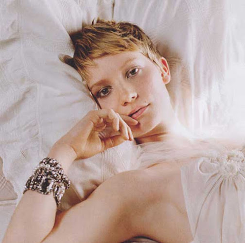 Mia Wasikowska, desnuda