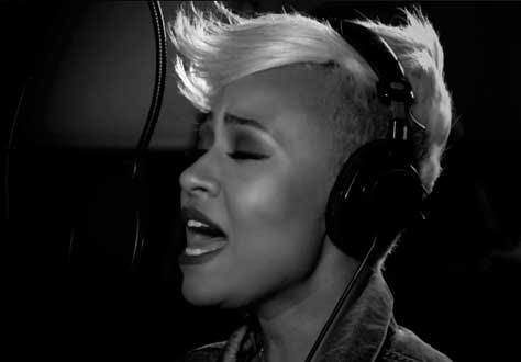 Emeli Sandé, cantando