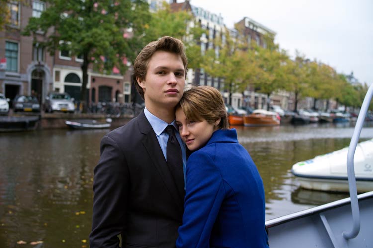 Ansel Elgort y Shailene Woodley en Bajo la misma estrella