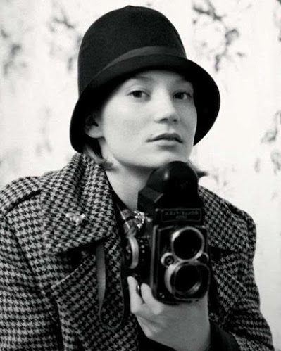 Mia Wasikowska, blanco y negro