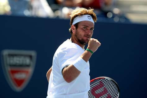 Mardy Fish con el puño cerrado