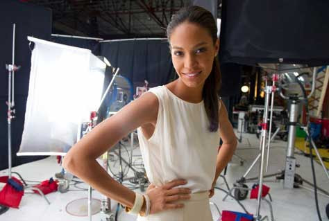 Joan Smalls, posando