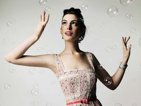 Anne Hathaway, con burbujas