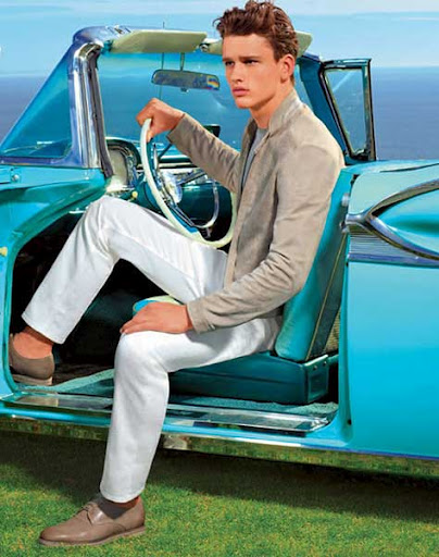 Simon Nessman, coche