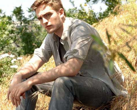 Robert Pattinson, posando